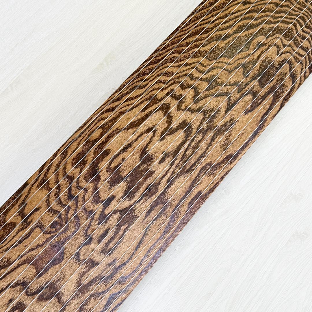 最高級 琴 13弦 綾杉彫り 山有 山田流 舟一刀 玉緑包み柏葉 くり甲 蒔絵