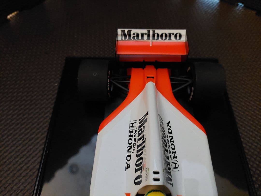 1/18 マクラーレン ホンダ MP4-7 ＃１ A.セナ Marlboloロゴ