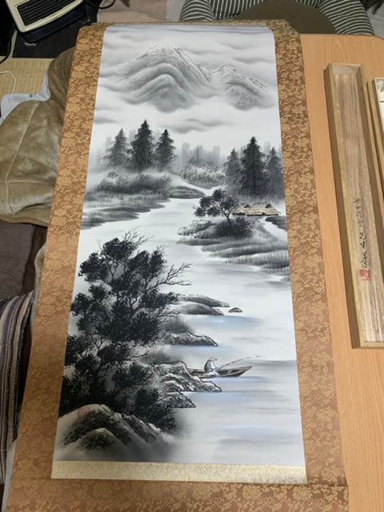 ☆掛け軸　箱入り