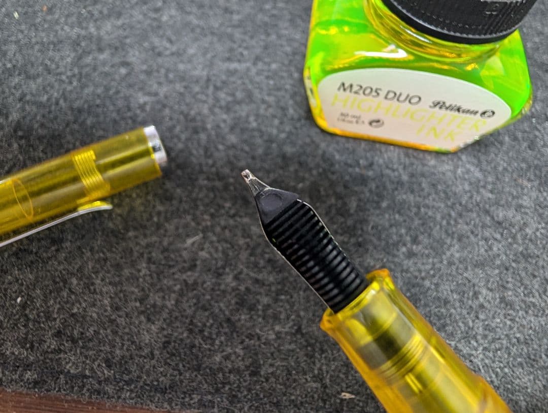 ペリカン万年筆 特別生産品 M205 DUO 蛍光イエロー