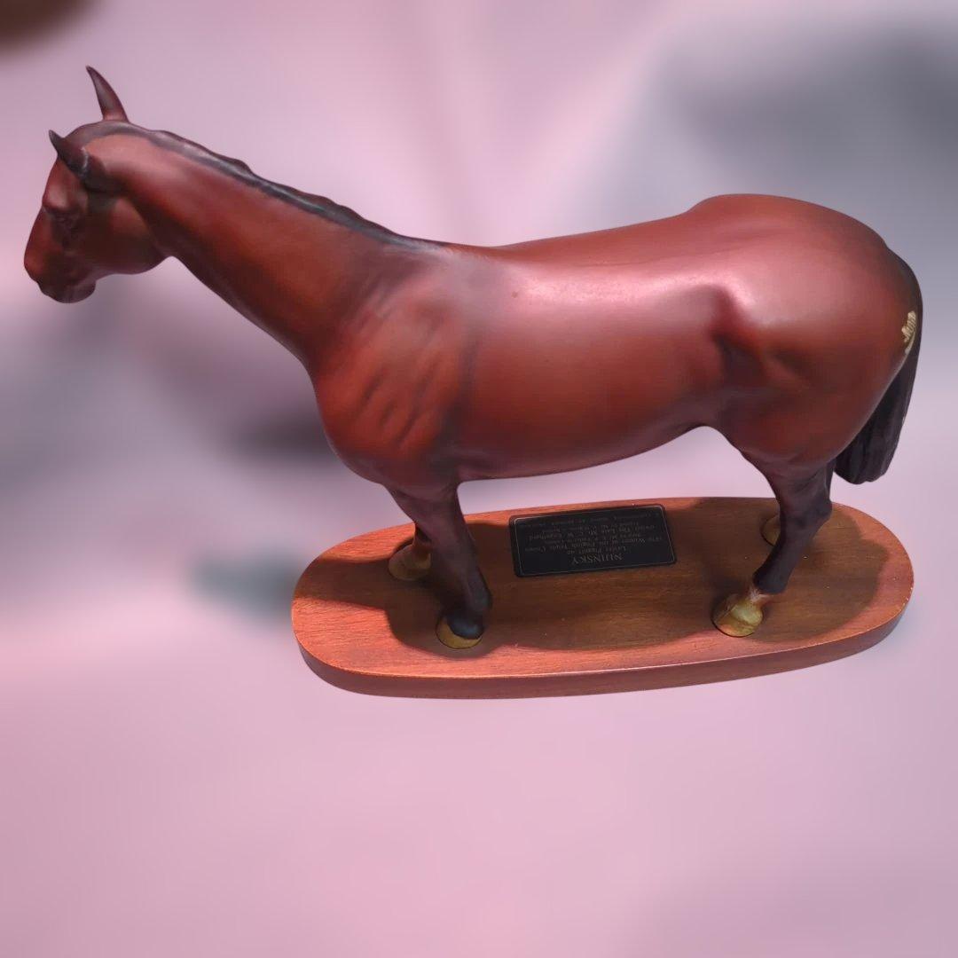 サラブレッドニジンスキーの彫刻　ダークブラウン
