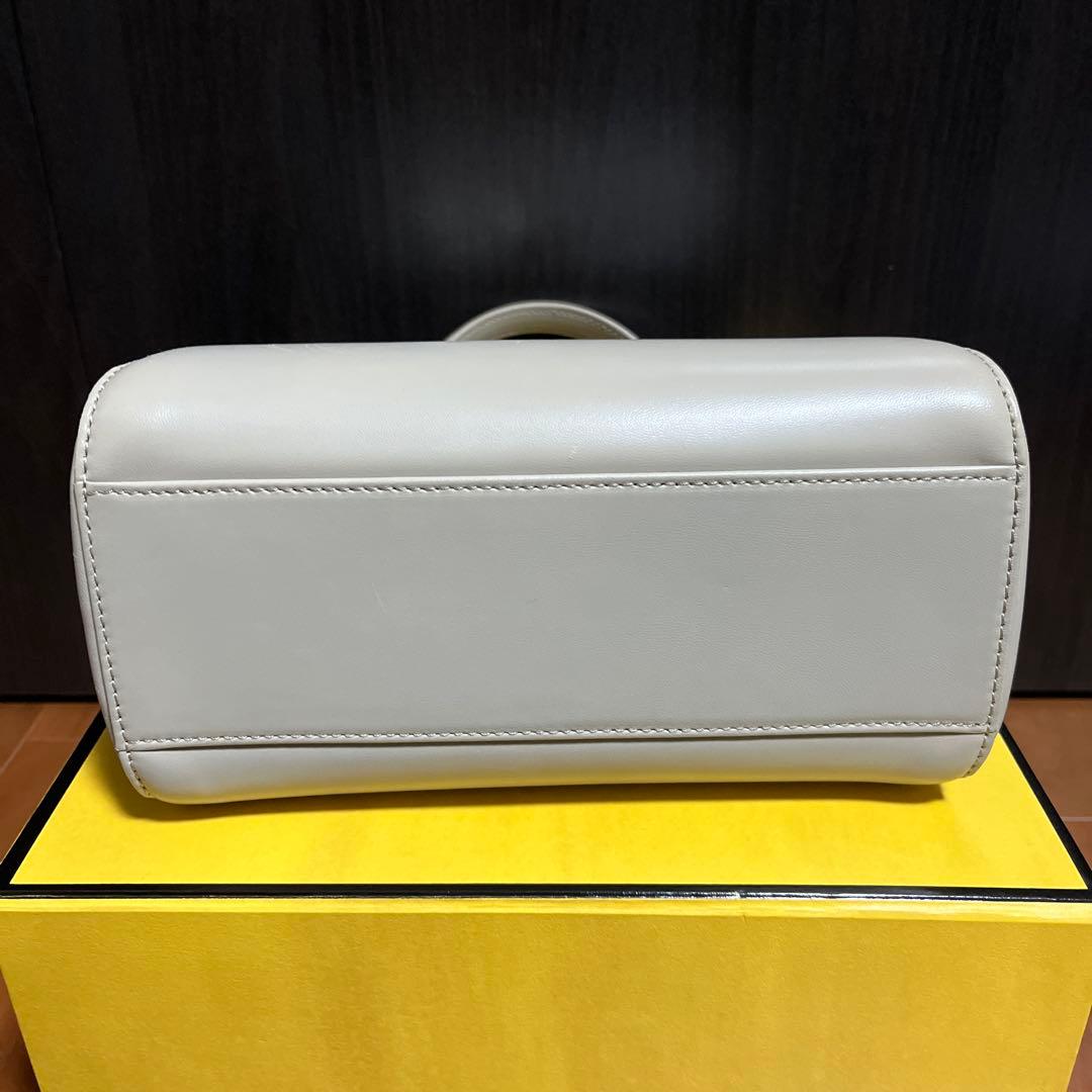 【美品】FENDI ピーカブー　ミニ　グレージュ　ナッパレザー