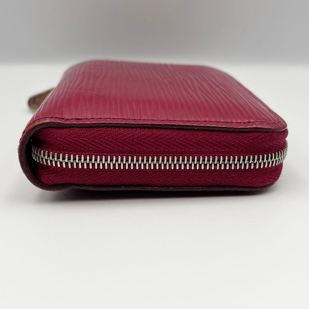 美品　ルイヴィトン　新型パース　小銭入れ　エピ　ラウンドファスナー　赤