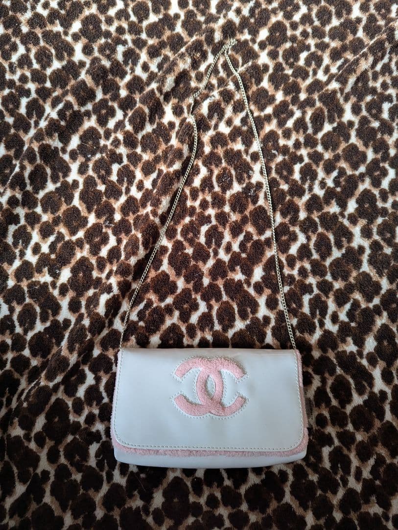 あ*び様 CHANEL ロゴ刺繍 ショルダーバッグ・ノベルティ