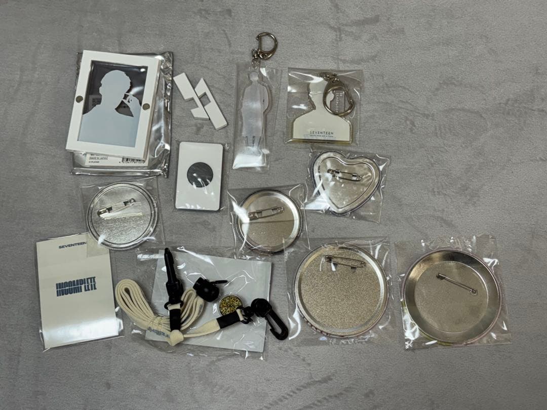 seventeen ドギョム　グッズ