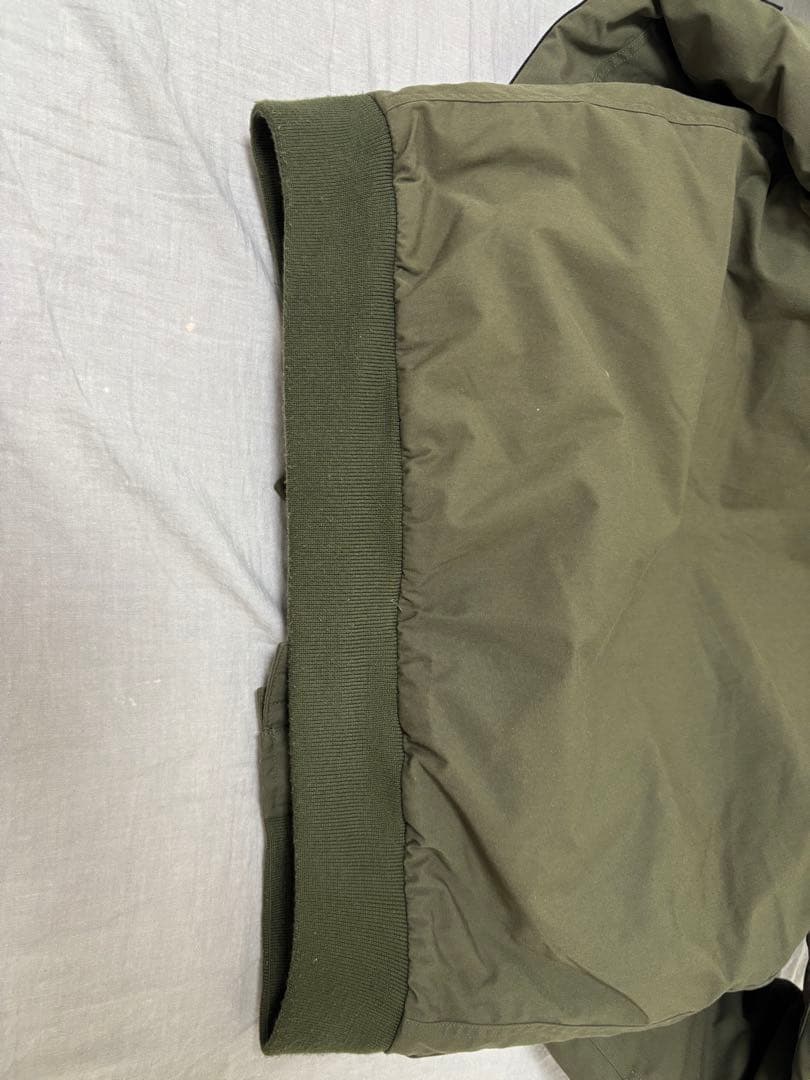 【2日限定割引】Carhartt オリーブ色 フード付きジャケット