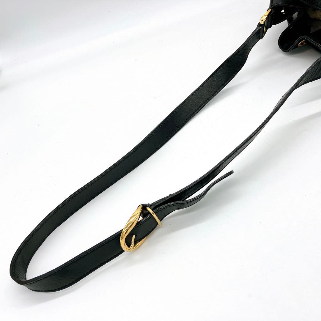 【GUCCI】ショルダーバッグ　GGキャンバス　ゴールド金具　ブラック　巾着型