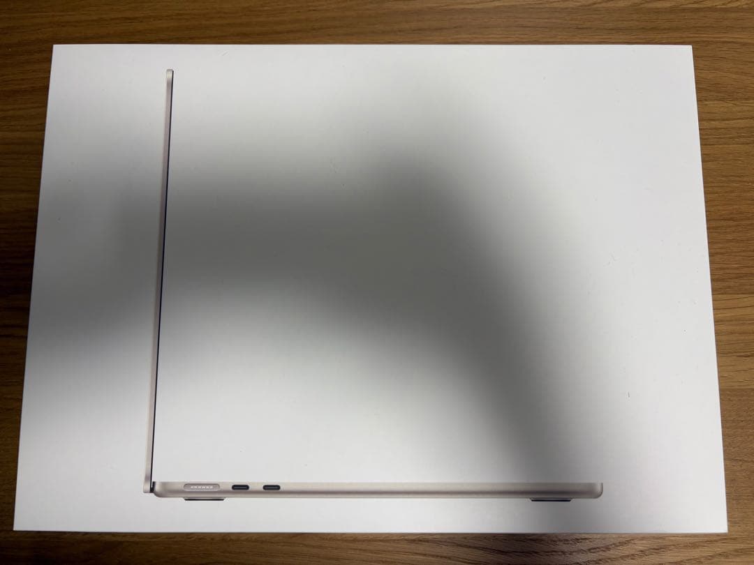 Apple MacBook Air M2 13.6インチ　スターライト