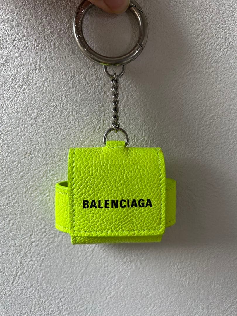 a*8様 【希少】訳ありBalenciaga AirPods proケース