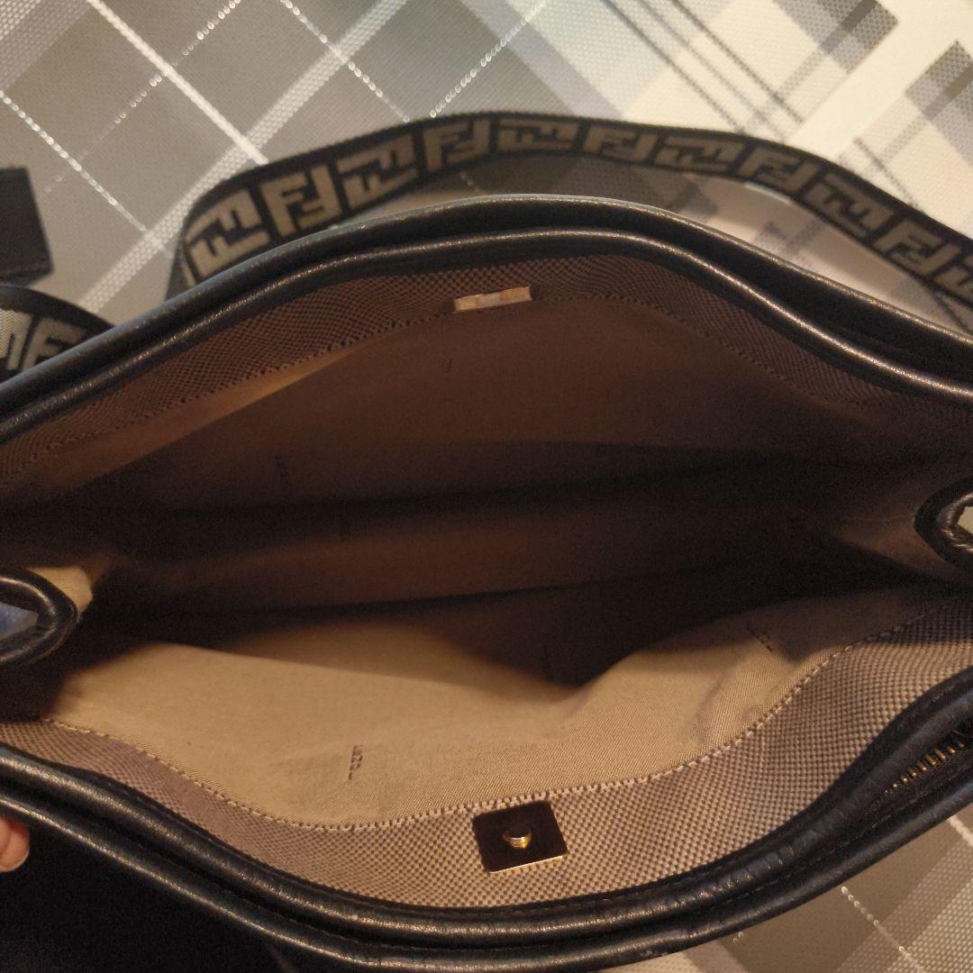 FENDI（フェンディ）のズッカ柄 キャンバスショルダーバッグ