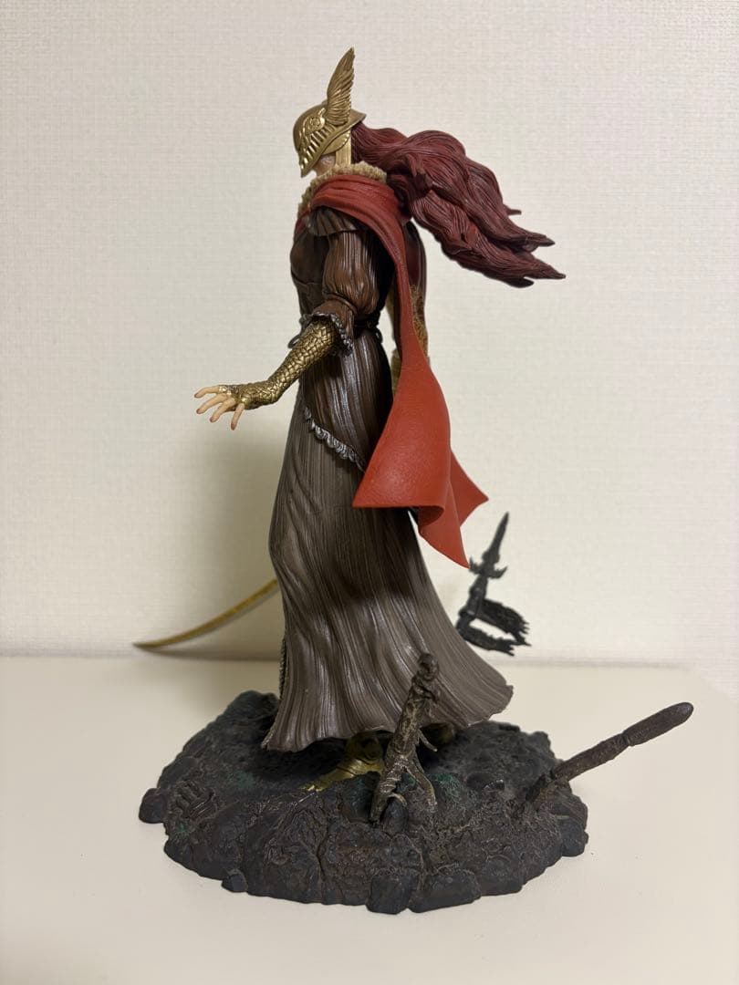 マレニア　スタチュー