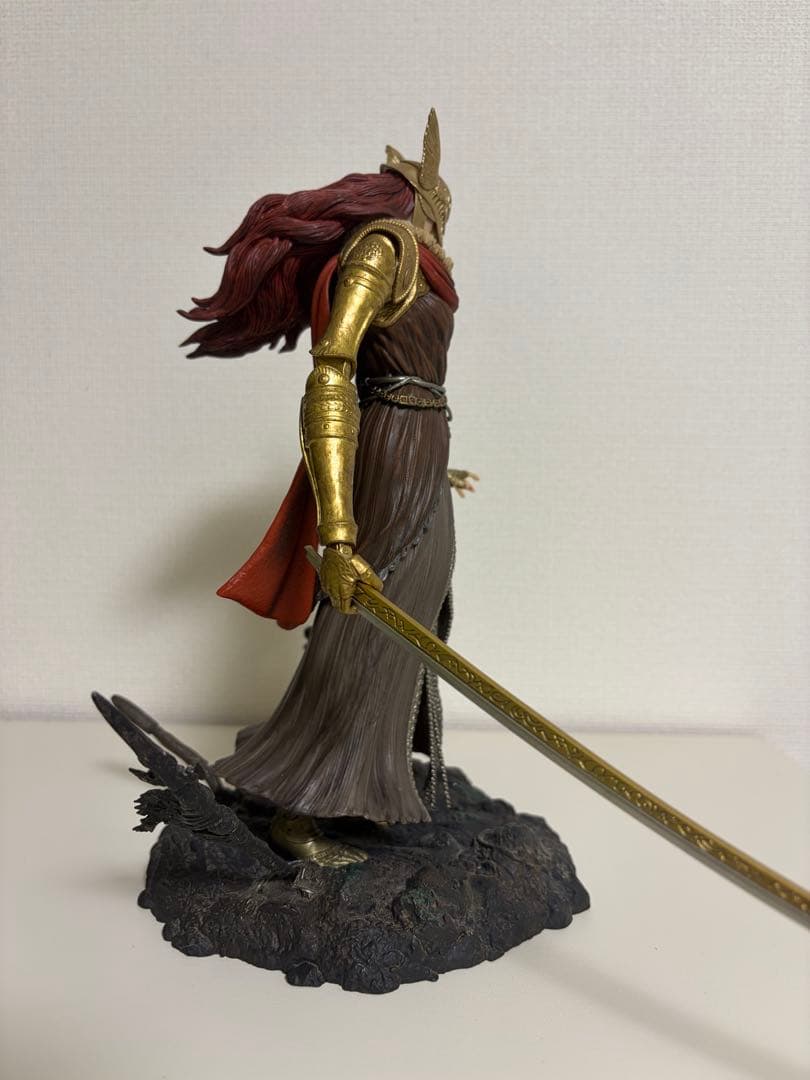 マレニア　スタチュー