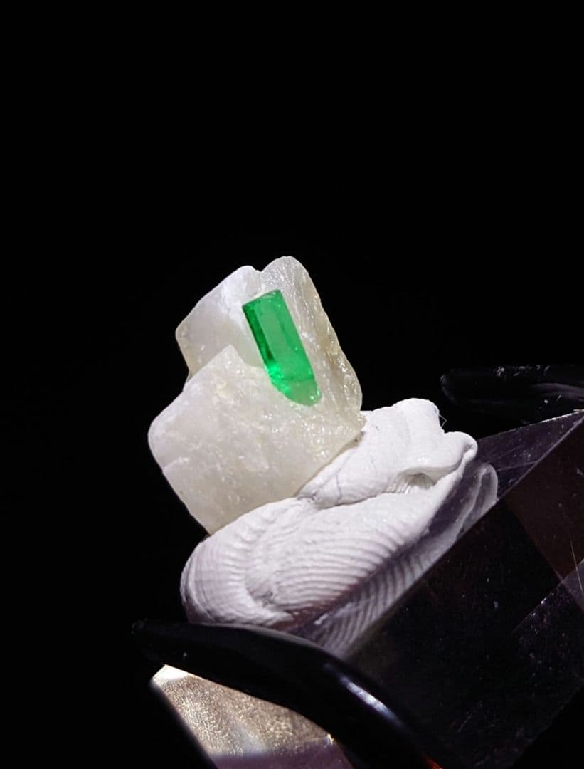 エメラルド ムゾー産 鉱石 鉱物 ミネラル 標本 原石 母岩付き