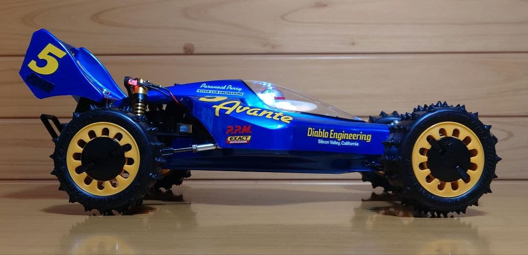 タミヤRCアバンテ (2011)LEDライト付プロポ＆バッテリー充電器付完成品