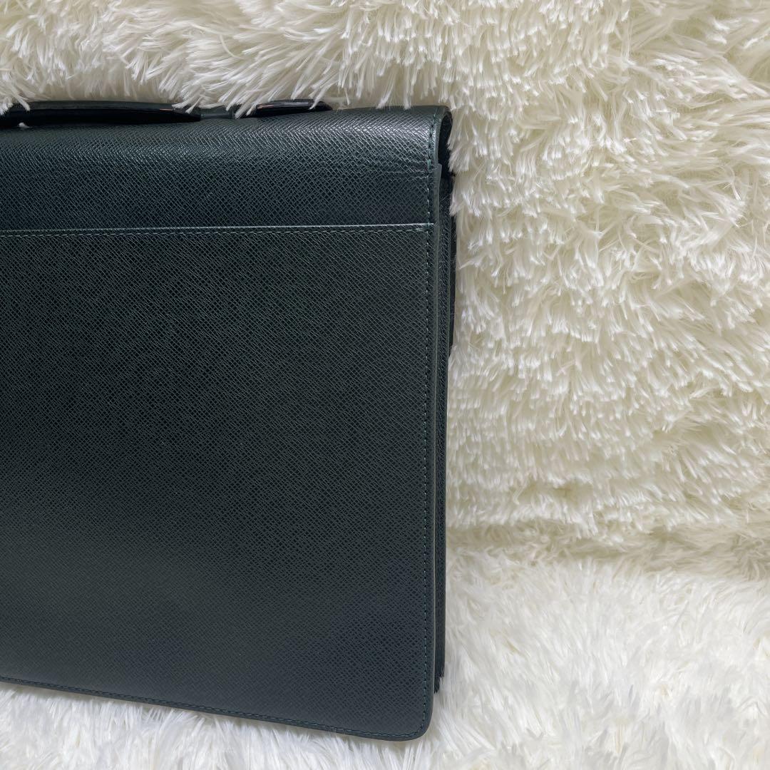 ルイヴィトン タイガ セルヴィエット クラド　タイガ ビジネスバッグ 通勤