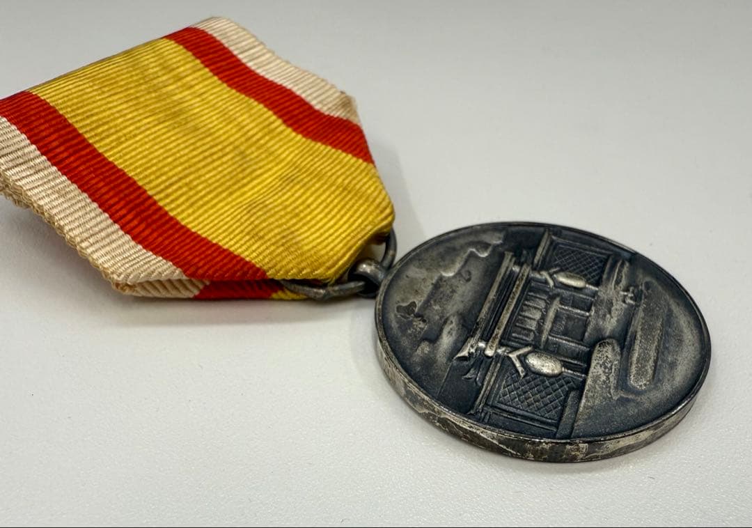 希少　勲章　満洲国　建国神廟創建記念章　当時物　アンティーク