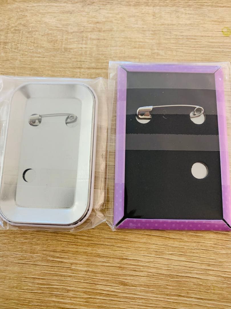 おそ松さん　一松　SNS　裸　花　 18歳　スクエア缶バッジ