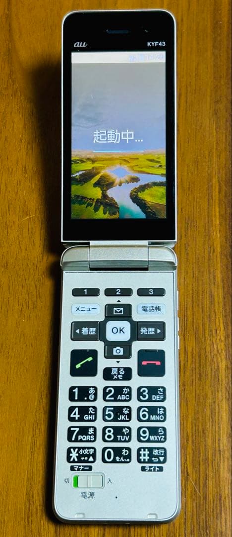 KYOCERA 京セラ KYF43 かんたんケータイライト シャンパンゴール ド