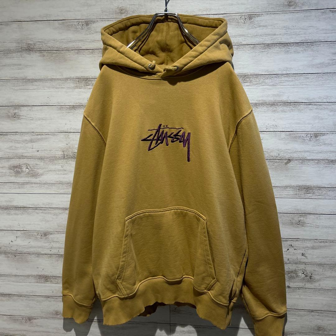 【即完売モデル】ステューシー☆センター刺繍ロゴ　人気デザイン　パーカー