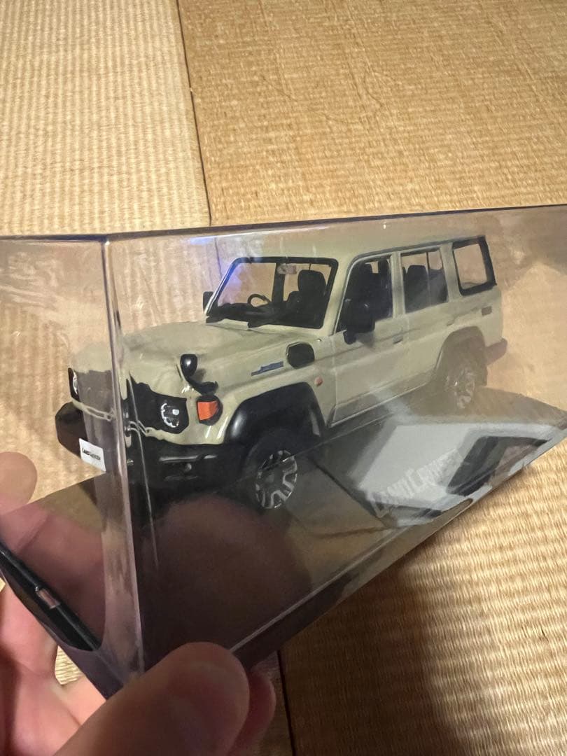 【非売品】トヨタ ランドクルーザー 1/43 ミニカー ベージュ