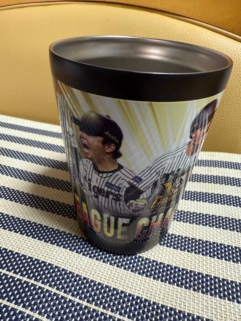 阪神タイガース　優勝記念タンブラー　2025 優勝ロゴマーク入り　非売品