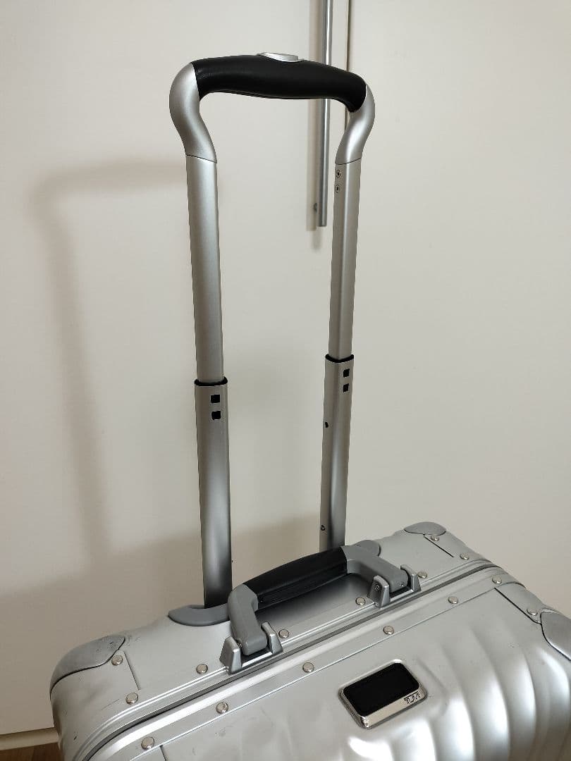 早いもの勝ち!! tumi 19 DEGREE ALUMINUM キャリーオン