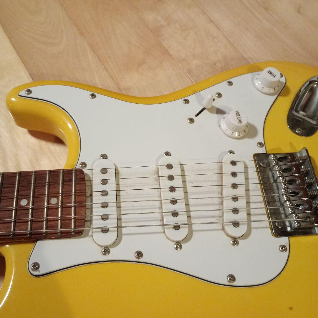 PLAYTECH ST025 YELLOW　ミニギター