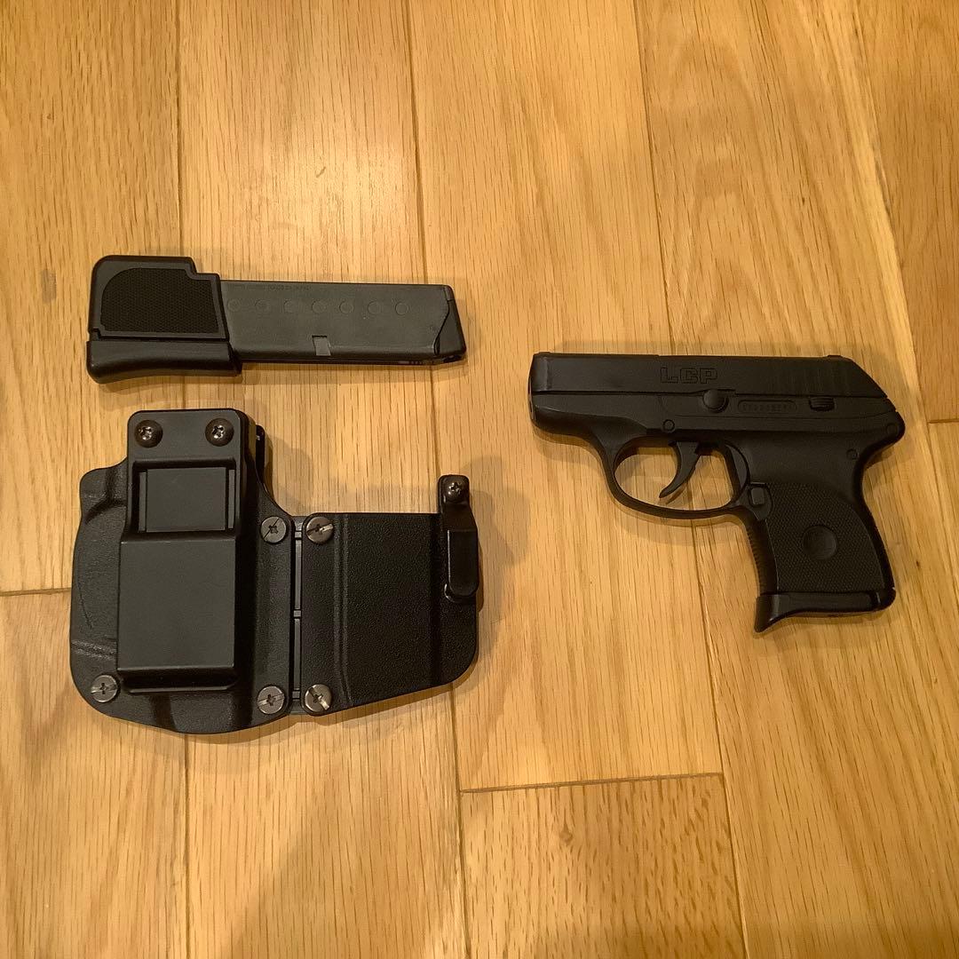 東京マルイ　LCP ホルスターと拡張マガジン付き