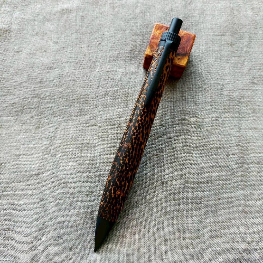 クジャクヤシ　ハンドメイド　木軸シャープペン　0.5mm　天然木　ブラック
