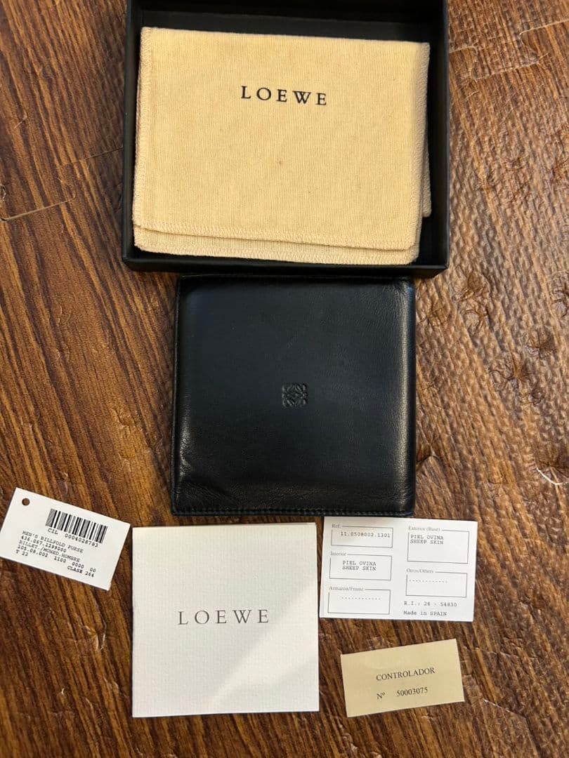LOEWE ブラック 二つ折り財布　レザー　黒