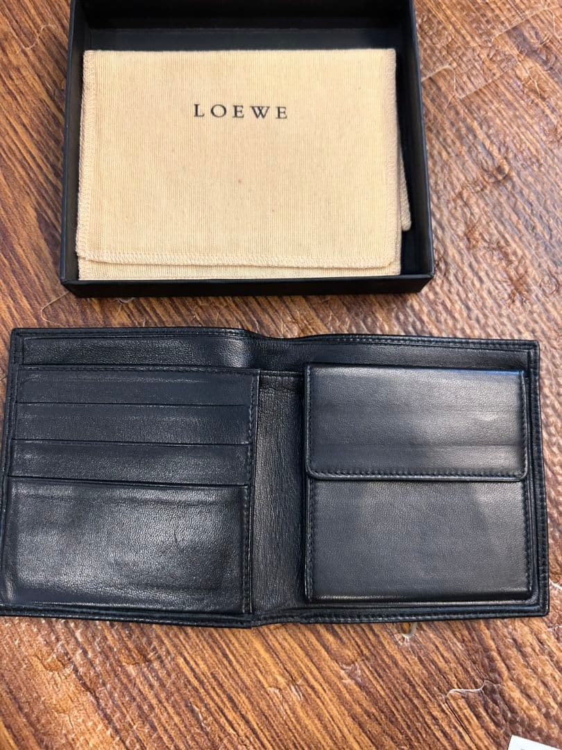 LOEWE ブラック 二つ折り財布　レザー　黒