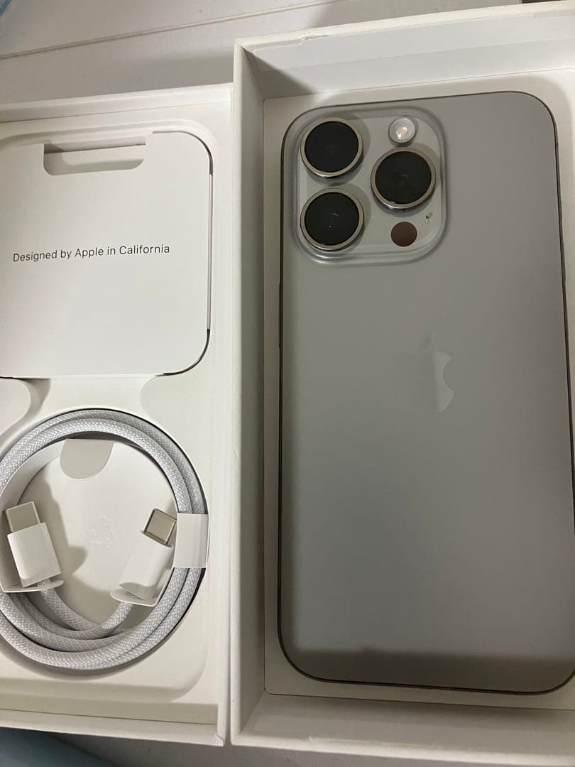 Apple iPhone 15Pro チタニウム