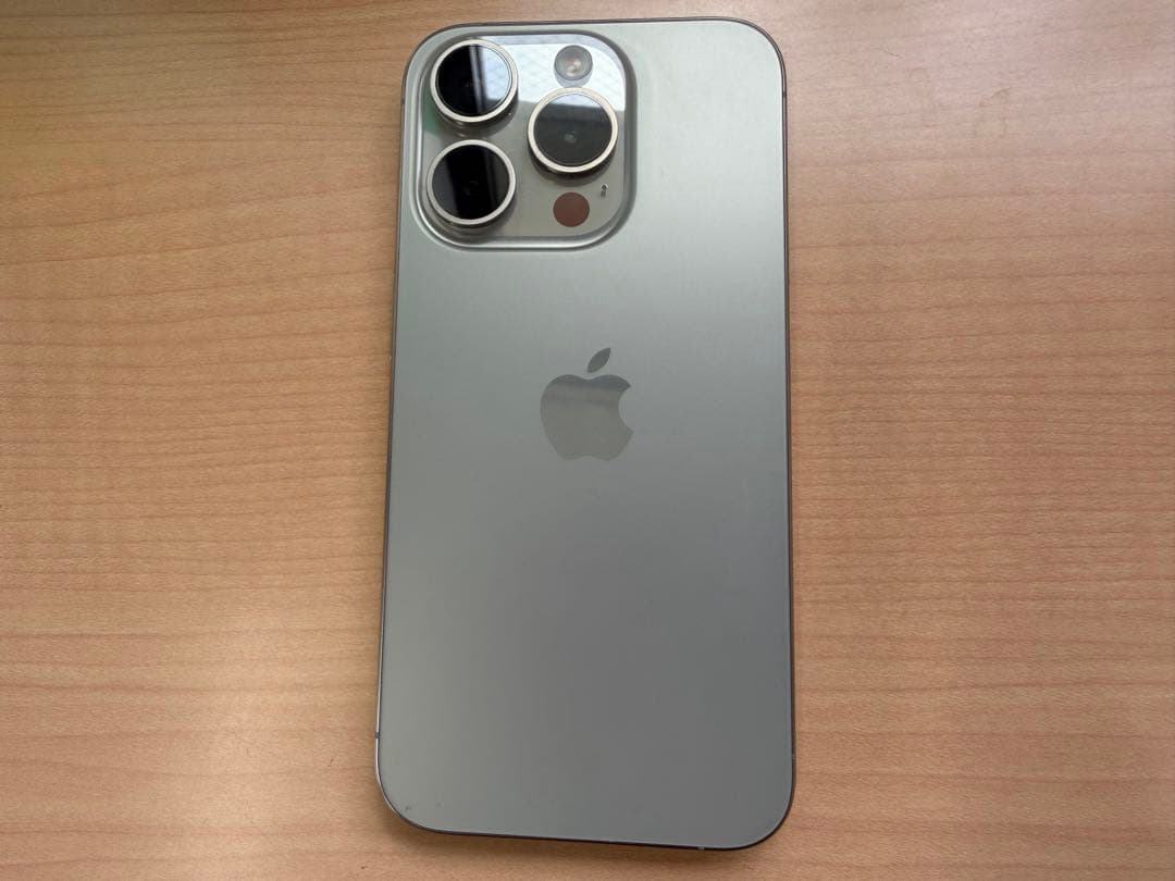 Apple iPhone 15Pro チタニウム