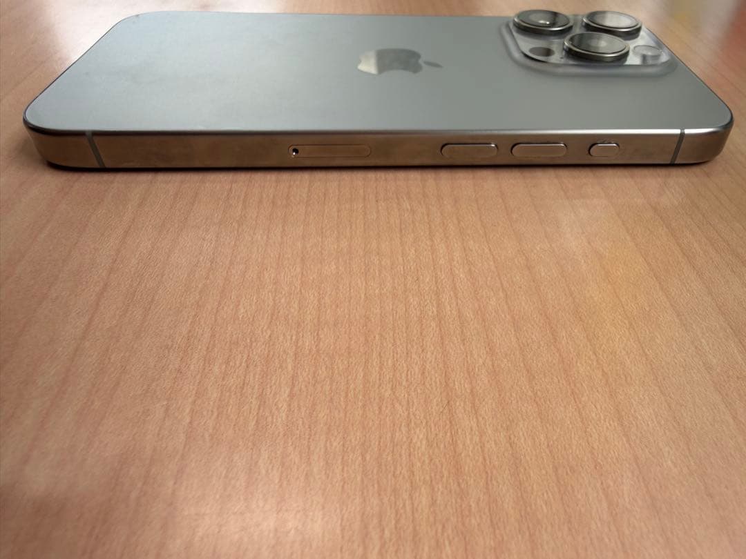 Apple iPhone 15Pro チタニウム