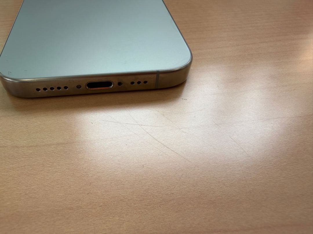 Apple iPhone 15Pro チタニウム