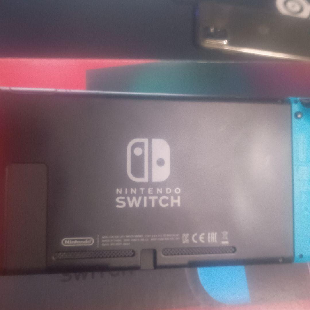 Y*r様 Nintendo Switch 本体 付属品あり　別売り充電グリップ