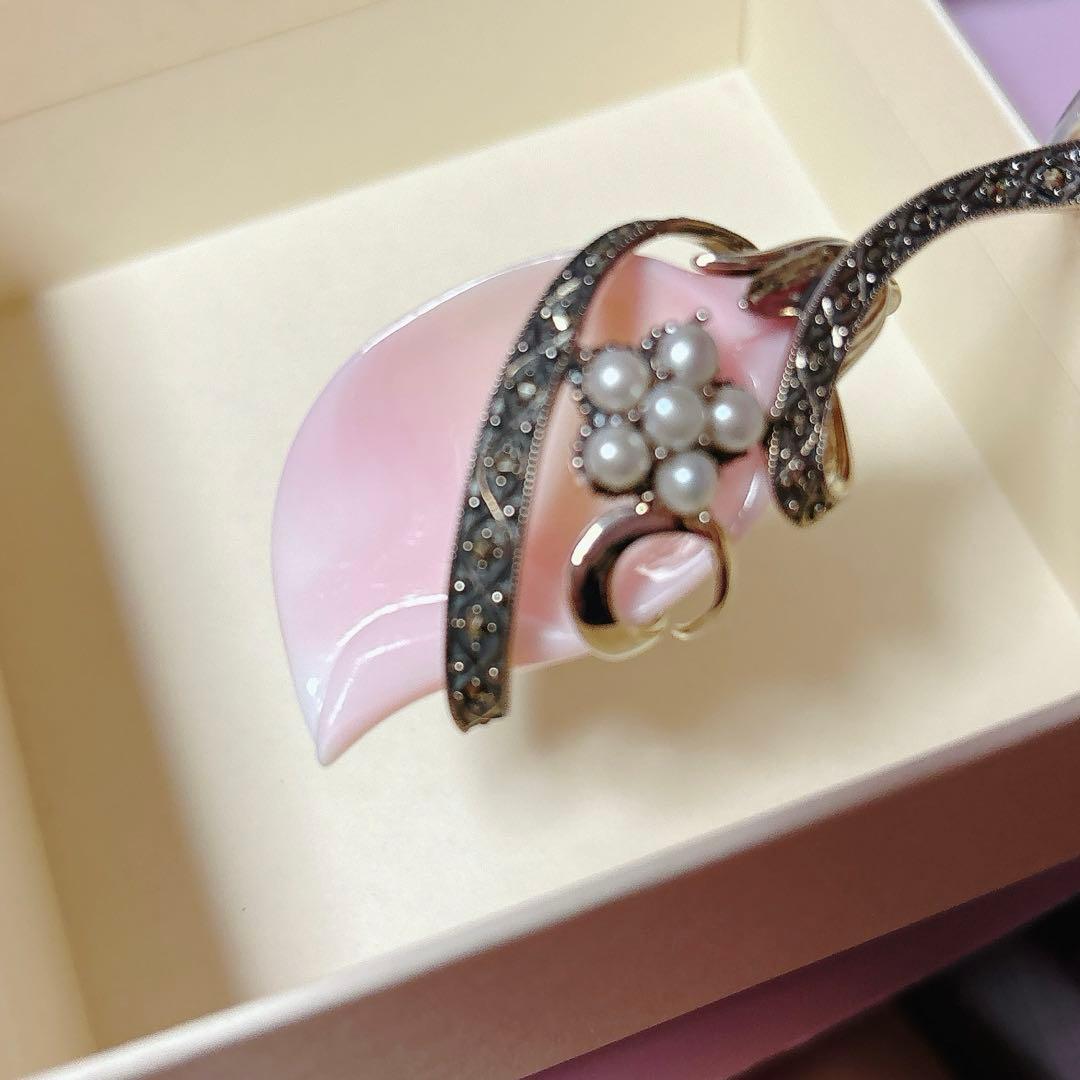 【碌山】コンクシェル　ピンクシェルの１輪のカラー　ペンダントブローチ