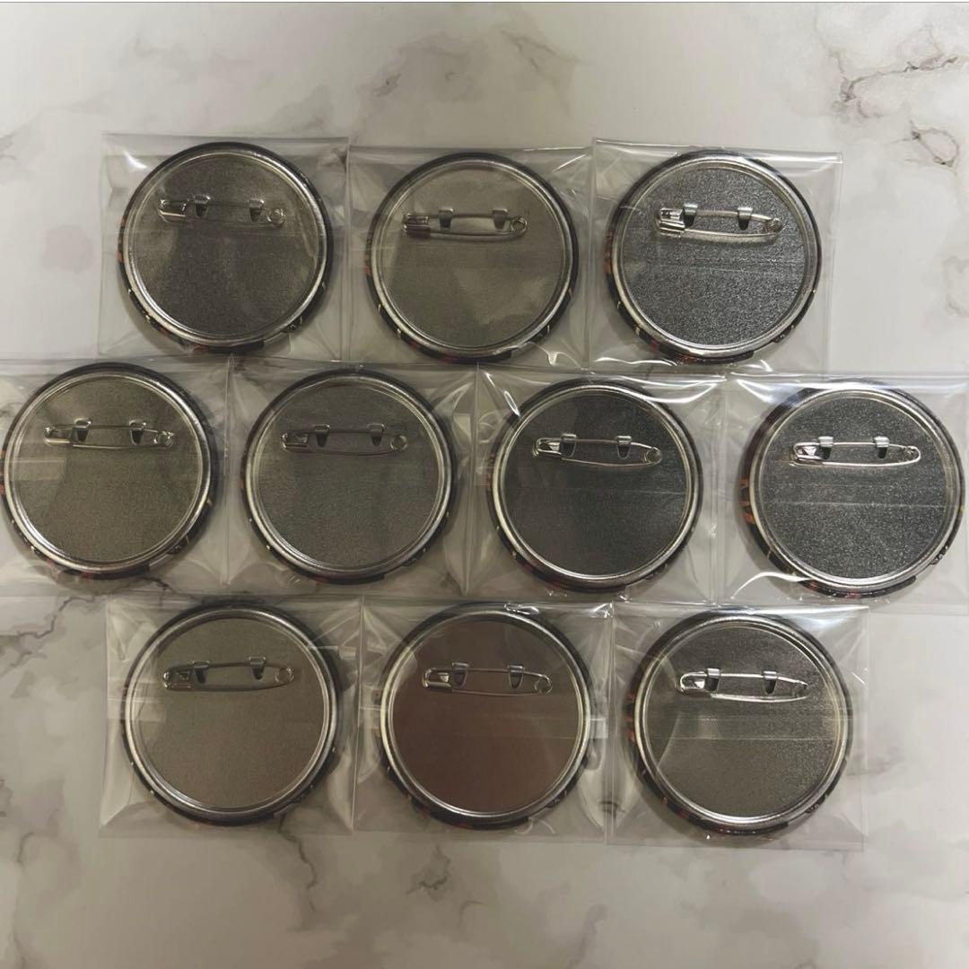 ヒロアカ 爆豪勝己 座れ！イス！ 缶バッジ