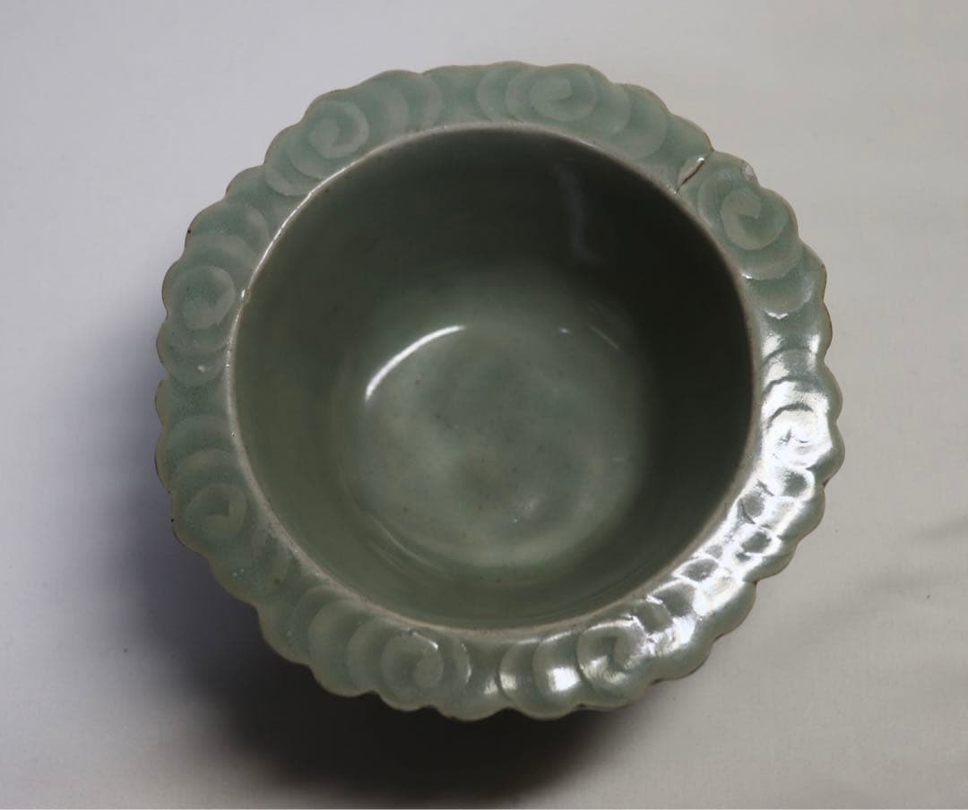 中国　青磁　花口鉢　アンティーク　送料込み0512