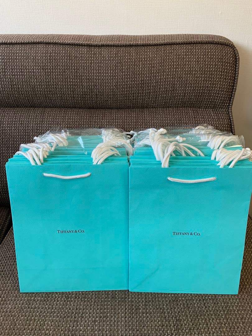 国内現行品　美品ティファニー ショッピング紙袋60枚セット（20x25cm）