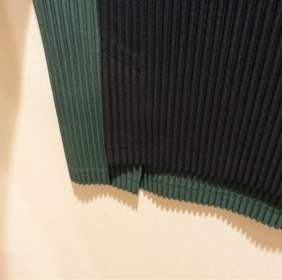 オムプリッセ イッセイミヤケ 丸首ベスト 黒と緑