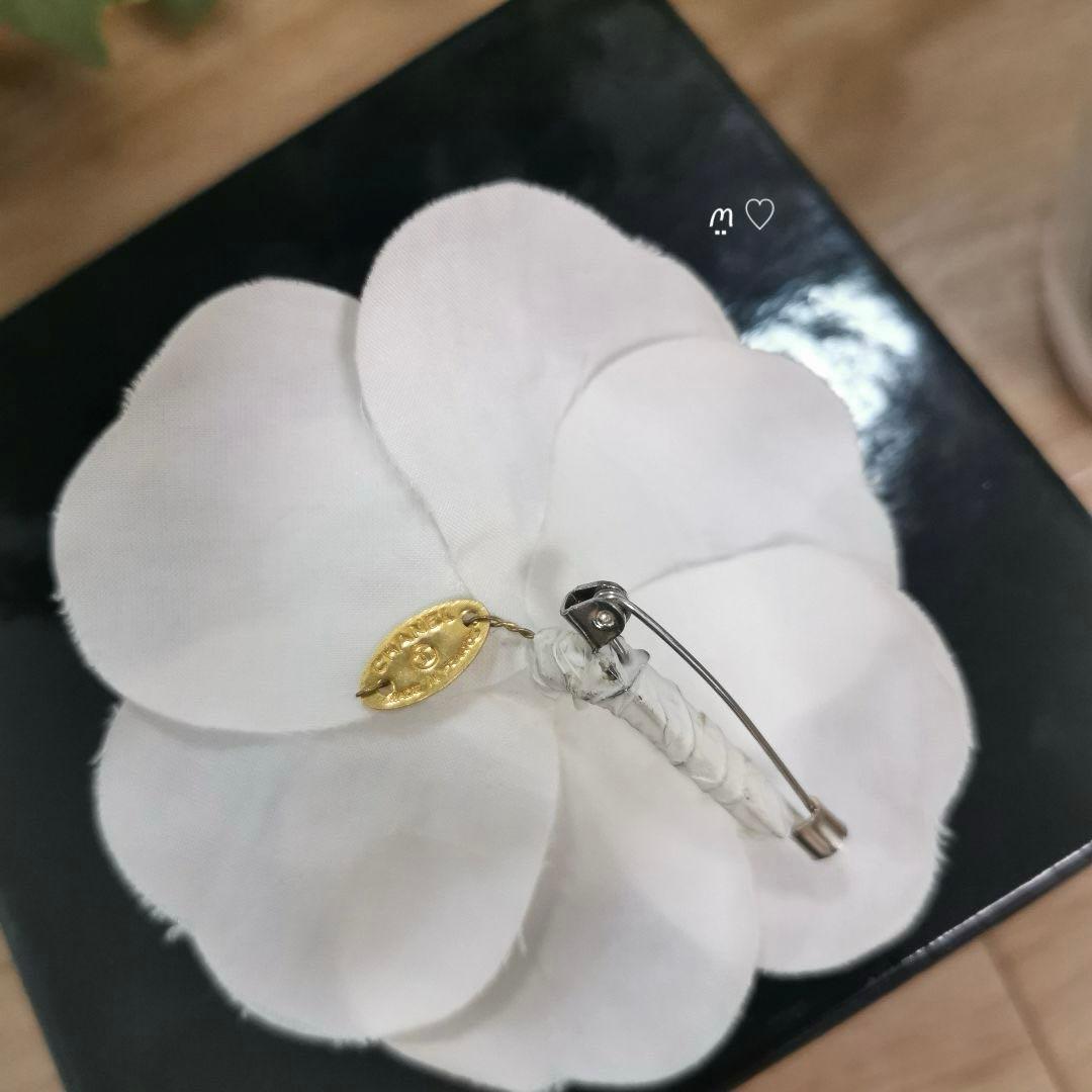 CHANELシャネル　カメリアコサージュ　ブローチ　シルク　ホワイト　卒業入学式