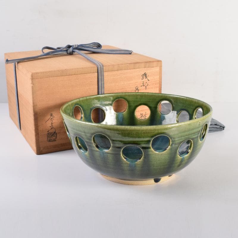 美濃焼　加藤光右衛門作　織部　水玉透かし鉢　共箱　C　6951A