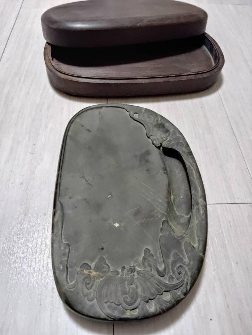 端渓硯 ◆旧老坑水巖・魚脳砕凍・胭脂暈・金綫の極美石◆坑仔巖旧坑◆唐木箱◆ 九吋