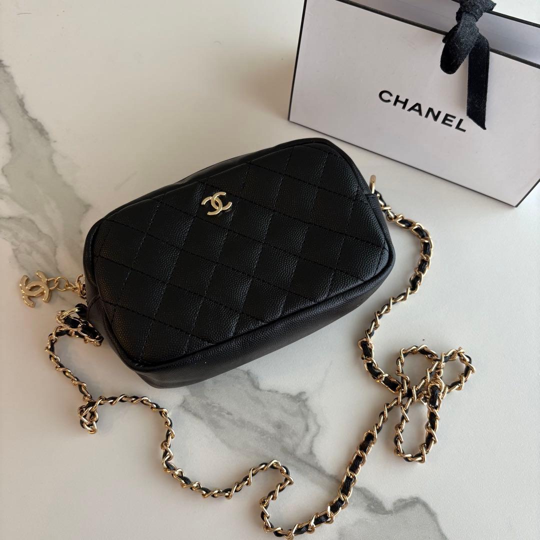 CHANEL ノベルティ ショルダーバッグ チェーンポーチ チャーム付き