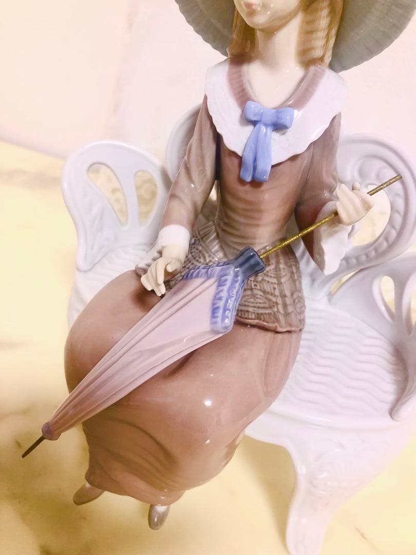 リヤドロ　LLADRO【ベンチに座る女性】WATING IN THA PARK