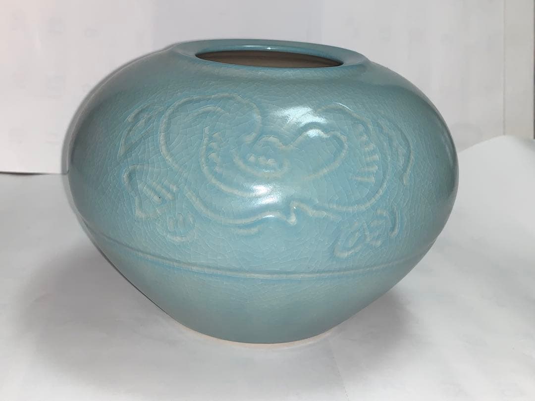 伊東慶（奎） 水明釉 牡丹紋 白磁花瓶