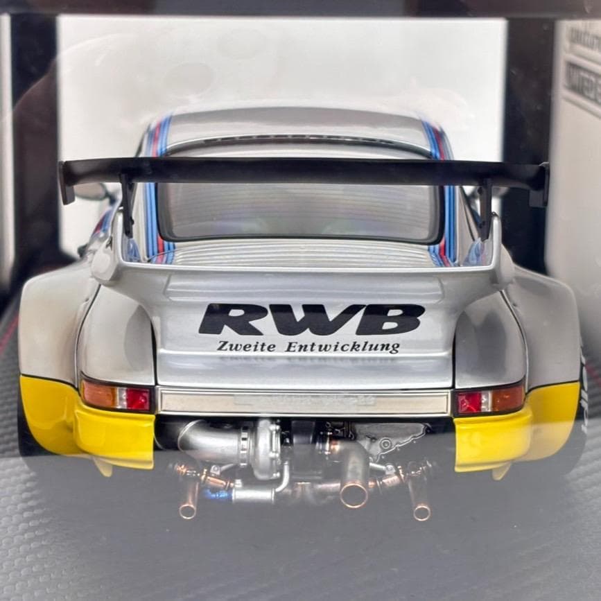 極美品 イグニッションモデル 1/18 RWB 964 With Engine