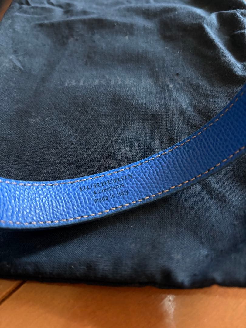 BURBERRY チェック柄 首輪 青　箱付　イギリスで購入　新品　試着のみ