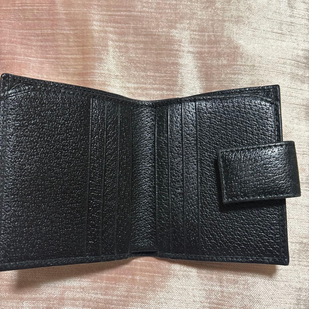 GUCCI レザー 折り財布 筆記体 ロゴ 型押し 黒
